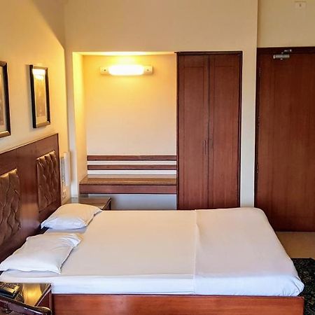 Hotel Bombay Inn Cuttack Zewnętrze zdjęcie