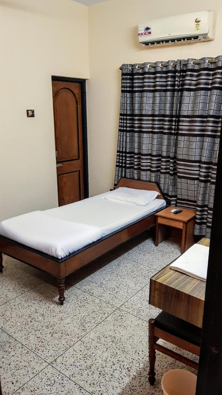 Hotel Bombay Inn Cuttack Zewnętrze zdjęcie