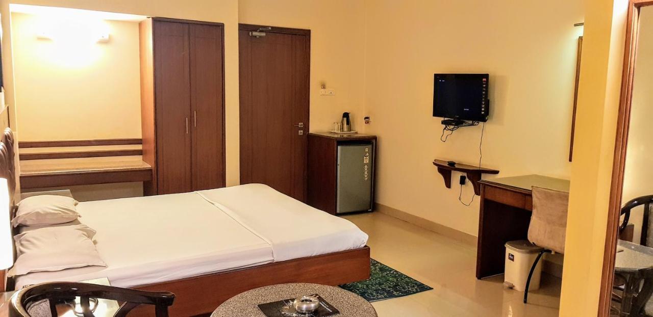 Hotel Bombay Inn Cuttack Zewnętrze zdjęcie