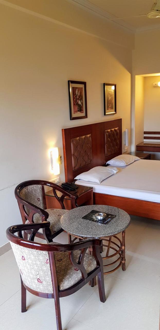 Hotel Bombay Inn Cuttack Zewnętrze zdjęcie