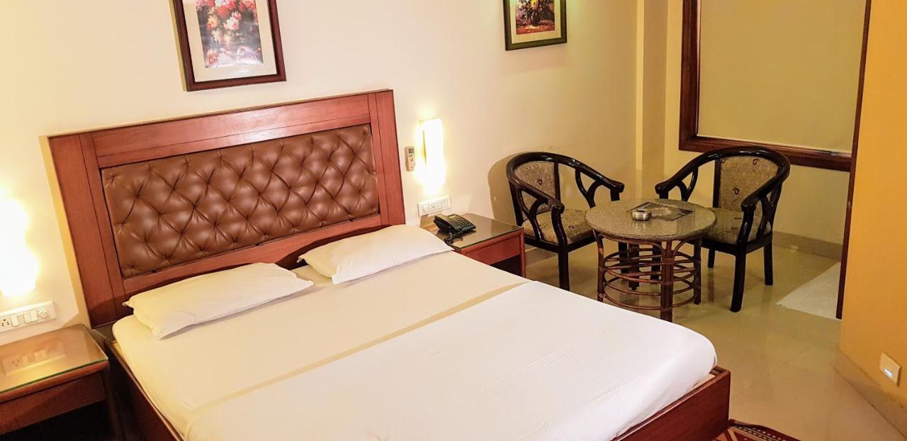 Hotel Bombay Inn Cuttack Zewnętrze zdjęcie