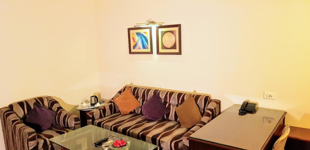 Hotel Bombay Inn Cuttack Zewnętrze zdjęcie
