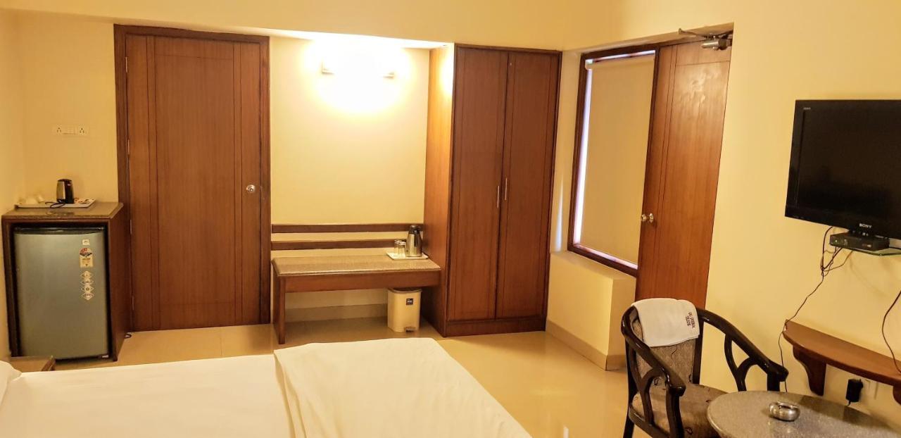 Hotel Bombay Inn Cuttack Zewnętrze zdjęcie