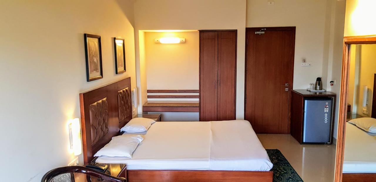 Hotel Bombay Inn Cuttack Zewnętrze zdjęcie