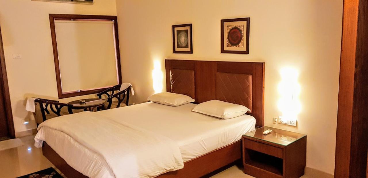 Hotel Bombay Inn Cuttack Zewnętrze zdjęcie